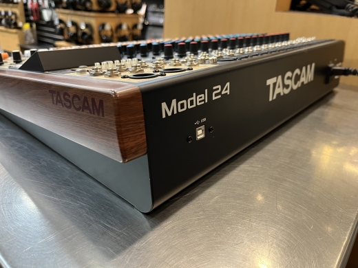 Tascam - MODEL 24 3